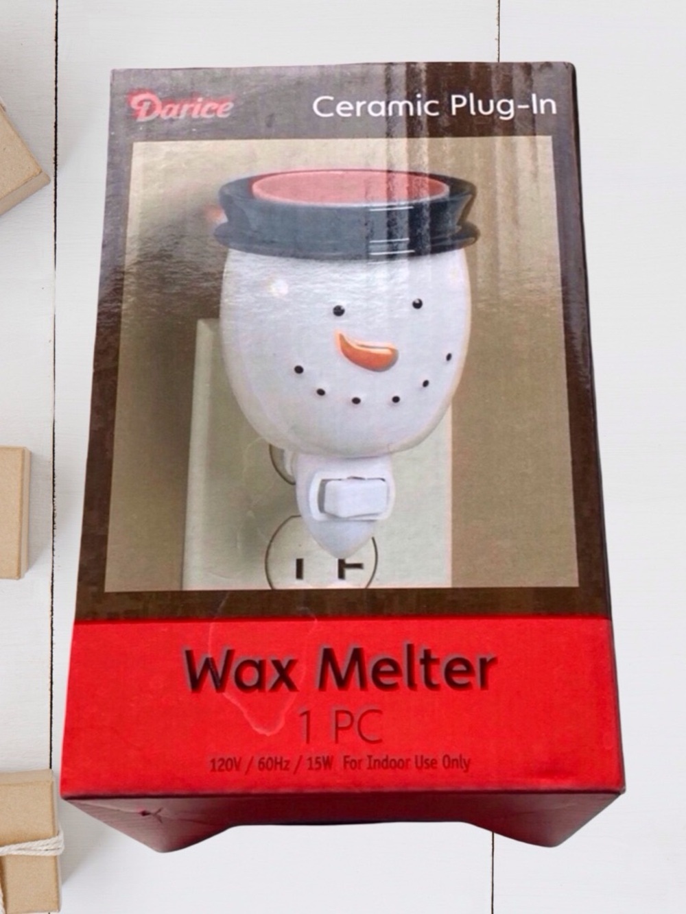 Darice, Ceramic Plug-In Wax Melter, Holiday Snowman, White/Red new in box - Picture 5 of 5